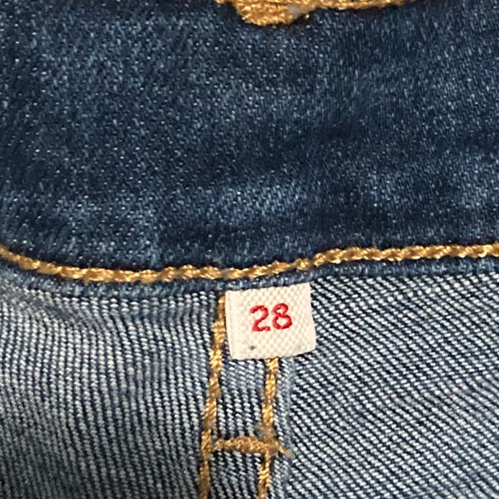 Levi's Women's High Rise Shorts Size 28 - Picture 2 of 3